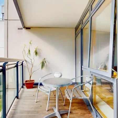 Spacious 3-bed Sleeps 6 And Parking *