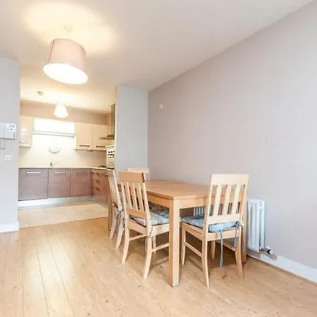Spacious 3-bed Sleeps 6 And Parking Appartamento Dublino