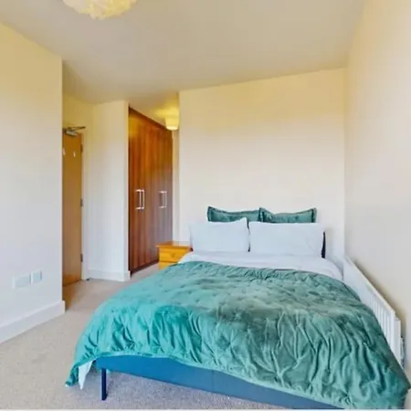Spacious 3-bed Sleeps 6 And Parking Dublino